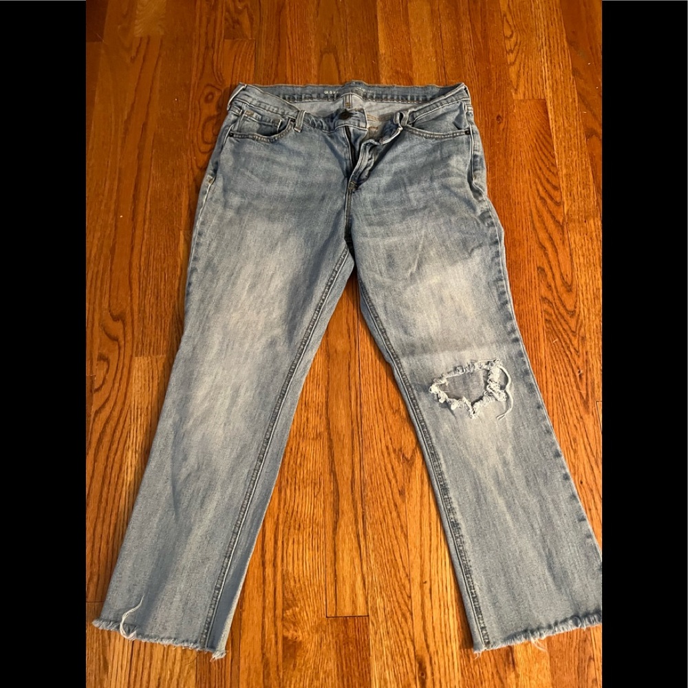 OLD NAVY CROPPED FLARE DISTRESSED SIZE 12